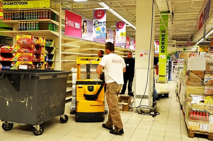 Une nuit avec les équipes de Coca-Cola à Auchan Vélizy