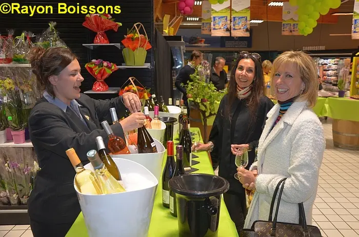 Les images de la dégustation réservée aux femmes de l'Intermarché de Cognac
