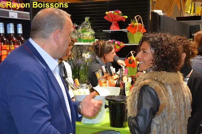 Les images de la dégustation réservée aux femmes de l'Intermarché de Cognac