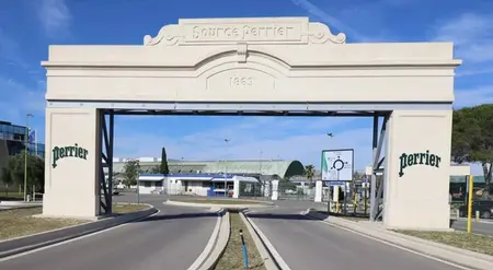 La source Perrier, située à Vergèze (30), a reçu de la part du préfet du Gard le renouvellement de son autorisation d'exploitation.