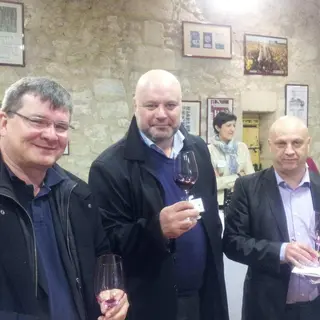 De gauche à droite : Patrick Scheiber, Xavier Leclerc et Fabrice Matysiak (Photo Rayon Boissons) import_image_Revivez-la-degustation-des-primeurs-avec-les-acheteurs-d-Auchan.jpg