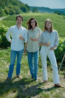 (De gauche à droite) : Rodolphe Frerejean-Taittinger, PDG de French Bloom, Maggie Frerejean-Taittinger et Constance Jablonski, cofondatrices de la ma