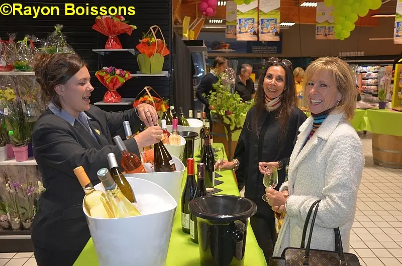 Les images de la dégustation réservée aux femmes de l'Intermarché de Cognac