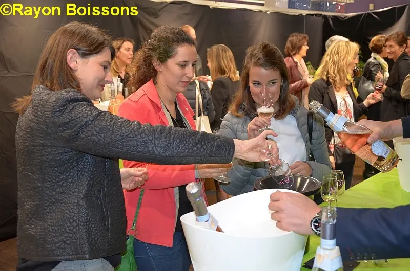 Les images de la dégustation réservée aux femmes de l'Intermarché de Cognac