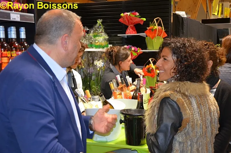 Les images de la dégustation réservée aux femmes de l'Intermarché de Cognac